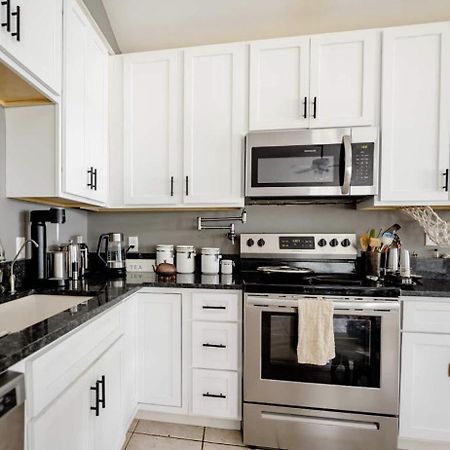 Family Friendly Home In Walking District, 5 Minutes From Beach غولف شورز المظهر الخارجي الصورة