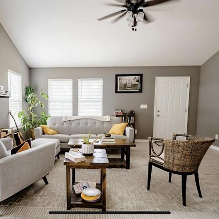 Family Friendly Home In Walking District, 5 Minutes From Beach غولف شورز المظهر الخارجي الصورة